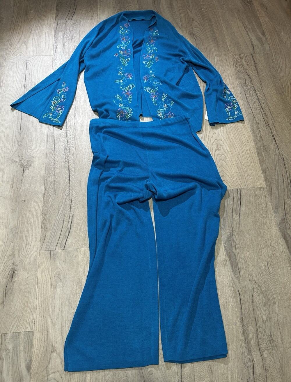 Silk Assets 2-Piece Blue Embroidered Floral Knit Silk Cardigan Skirt 1X